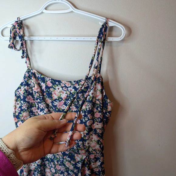 Emerald Sundae Blue Floral Print Thin Strap Sleeveless Ruffle Front Women Medium - Picture 5 of 13